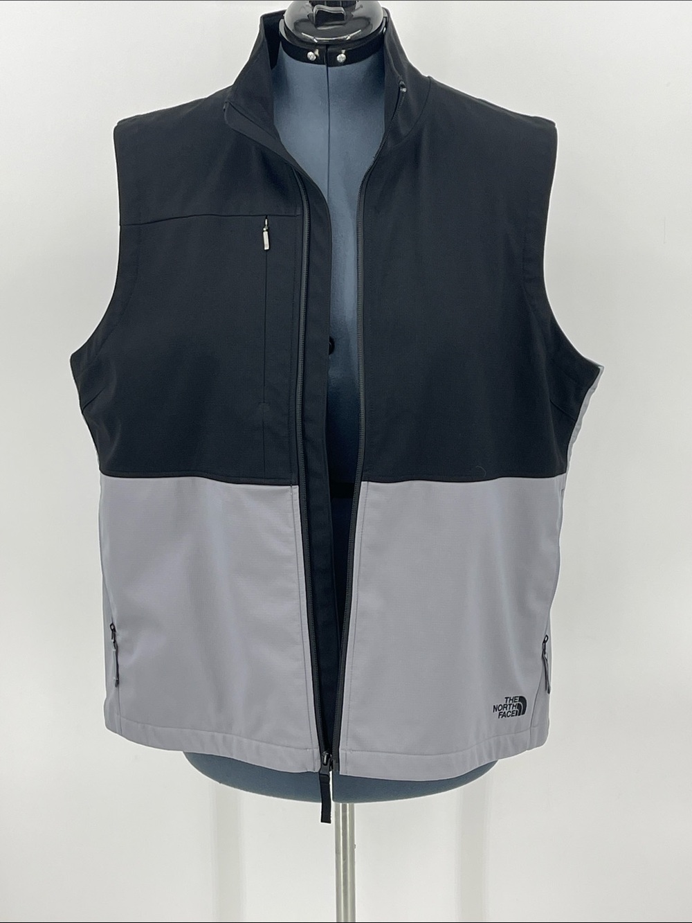 The North Face WOMENS SIZE XXL TTG Black and Light Gray Two-Tone Vest LIKE NEW
